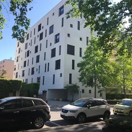 Connie S Free Parking Apartment *