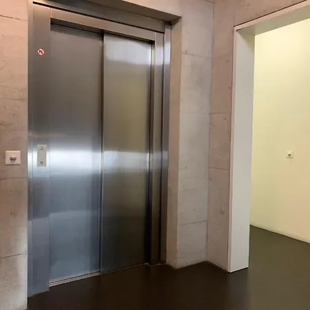 Connie S Free Parking Apartment *