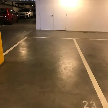 Connie S Free Parking Апартаменти *