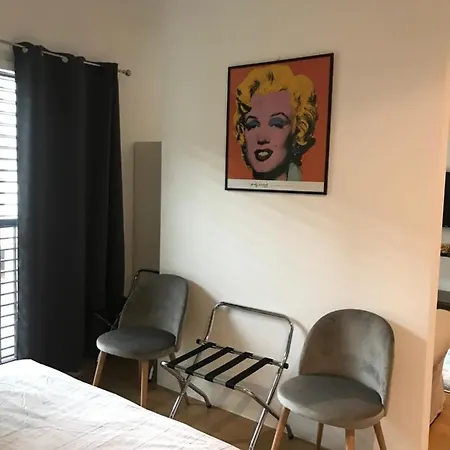 Connie S Free Parking Apartment