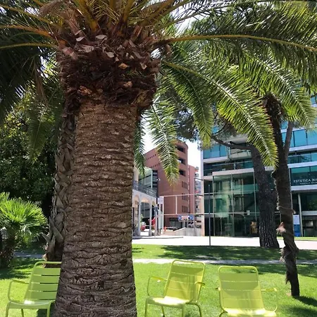 Connie S Free Parking Лугано