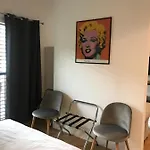 Connie S Free Parking Apartment